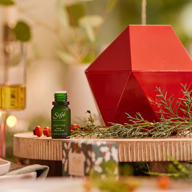 Aroma (be) free ruby red geometric diffuser diffusing Ginger Snap diffuser blend on a festive table